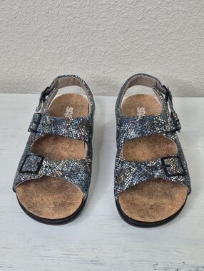 SAS Women's Sandals Buckle Adjustabke Straps Multi Color Snake Pattern Size 9.5M